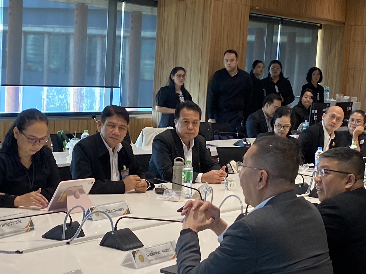 title - ส.ป.ก. ร่วมติดตามและรับฟังการประชุมสภาผู้แทนราษฎร วันที่ 2